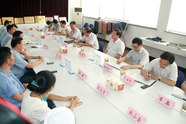 落实“三解三促”k8凯发集团领导班子到舒逸纺织公司集体调研