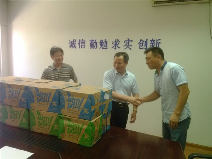 凯发建设集团领导赴镇江云河湾项目送清凉